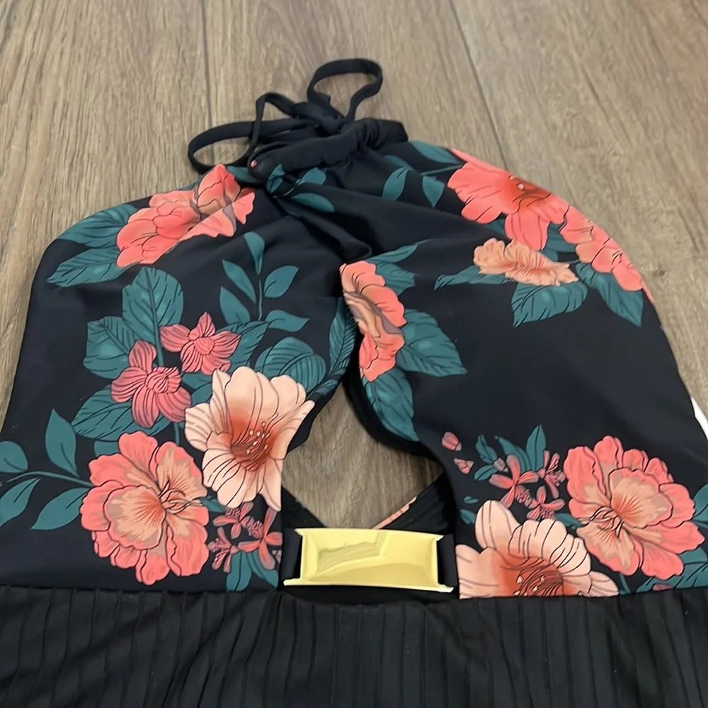 Time‎ and Tru Floral Hardware One Piece Swimsuit Size L((12-14)